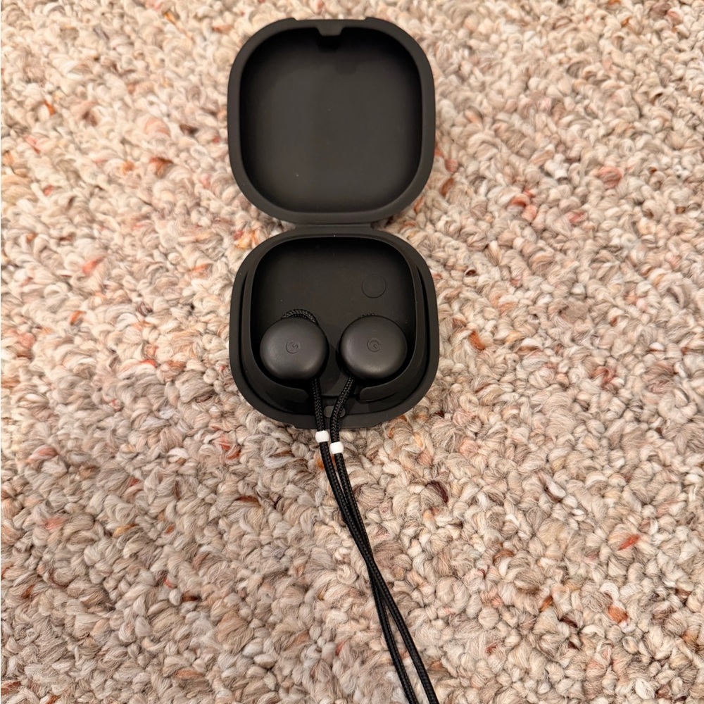 Google Pixel Black Earbud Headphones with Charging Case
